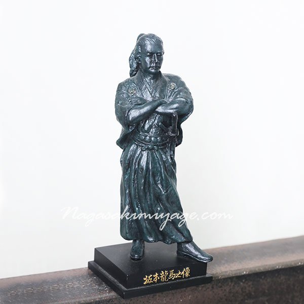 画像1: 坂本龍馬像　ミニチュア像【小】15cm　山崎和國氏監修 (1)